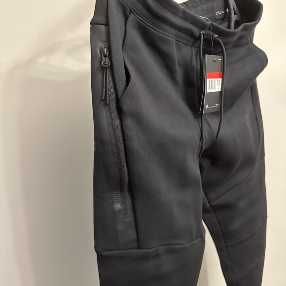 Nike Tech fleece pants - Picture 2 of 6